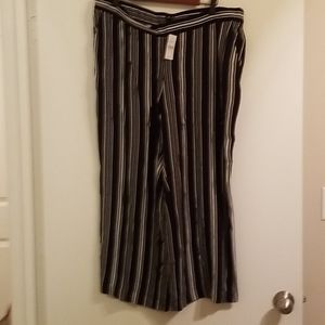 NWT LOFT stretchy waist crop pants